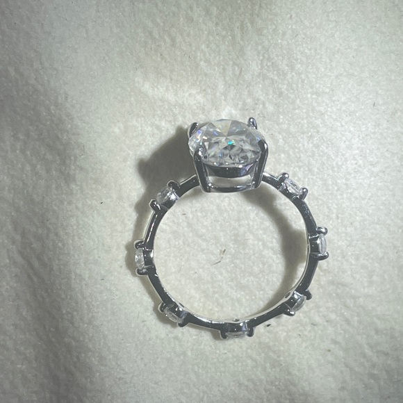 The Mila Ring - 4.5ct Oval Moissanite Ring - Picture 15 of 16